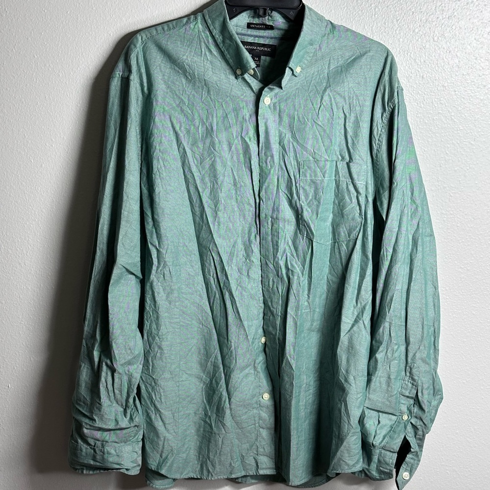 Banana Republic Men Untucked Fit Green Long Sleeve Button Shirt size XL.